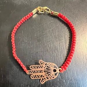 ONE PRE-OWNED GIRLS’ SMALL HAMSA RED BRACELET. CTM3